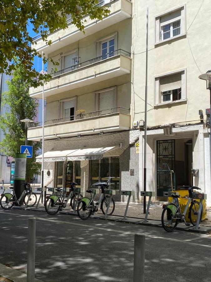 Good Time Airport In Lisbon Hotell Exteriör bild